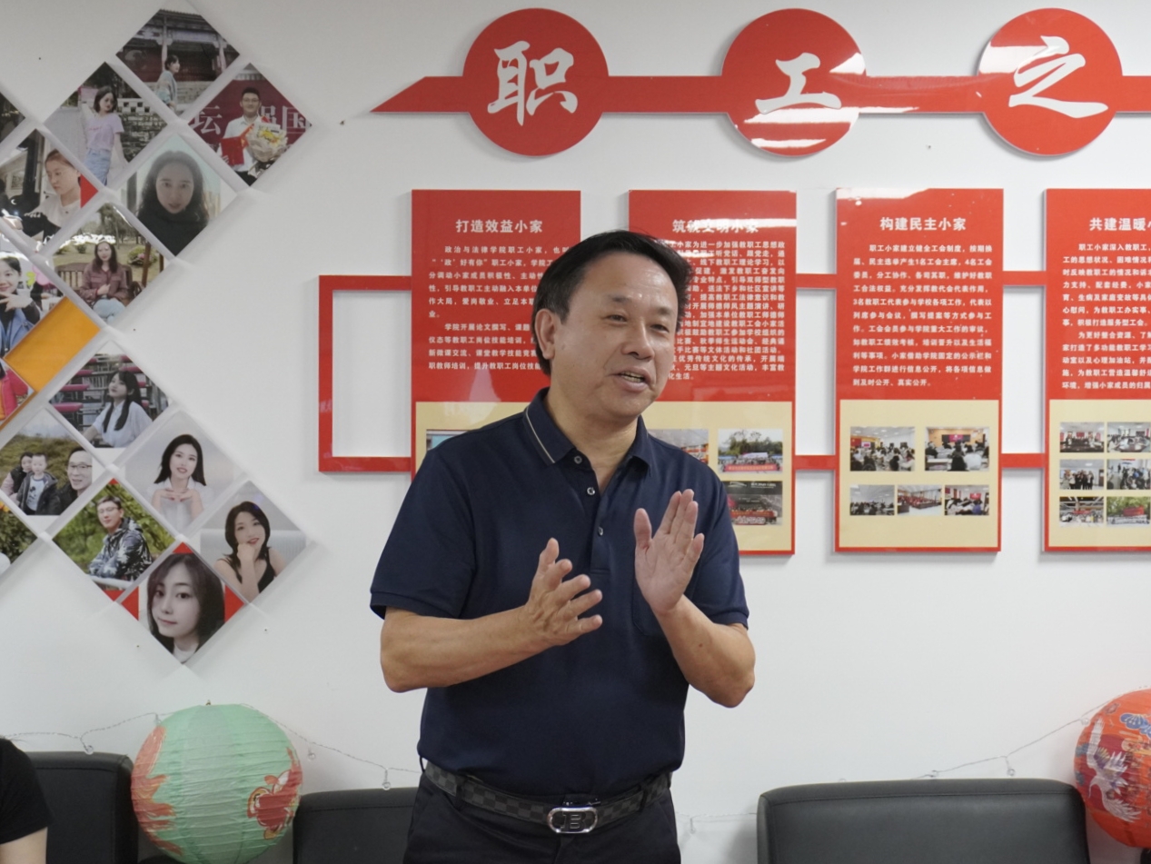 师韵共赏秋月夜，同贺国庆展华章