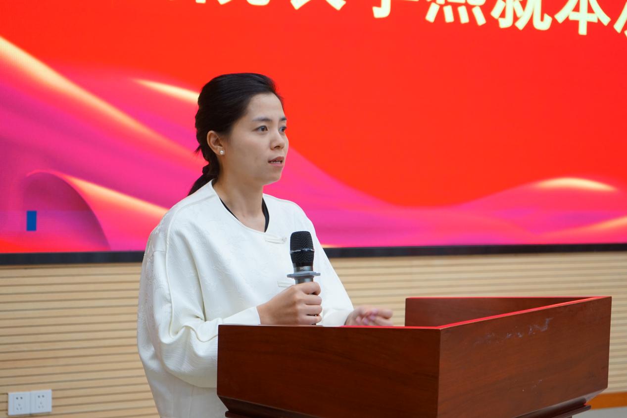 以实践砺师能 以青春赴新程——马克思主义学院举办2027届思想政治教育专业实习总结暨表彰大会