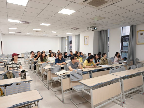 马克思主义学院开展"纪念长征胜利  90周年"专题教学研讨活动